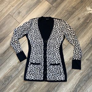 Colori printed buttons down top